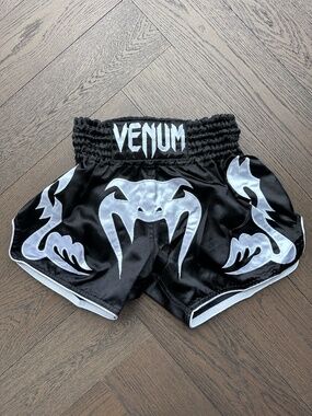 Venum Giant Muay Thai Boxing Black & White Satin - S